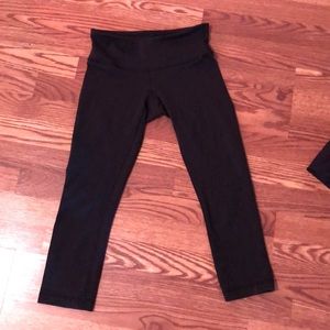 SOLD Lulu Lemon black cropped tights.